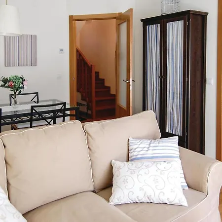 Stunning In W/ 3 Bedrooms דירה